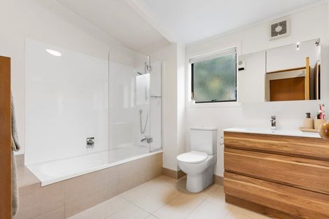 Photo of property in 1/305 Glenfield Road, Glenfield, Auckland, 0629