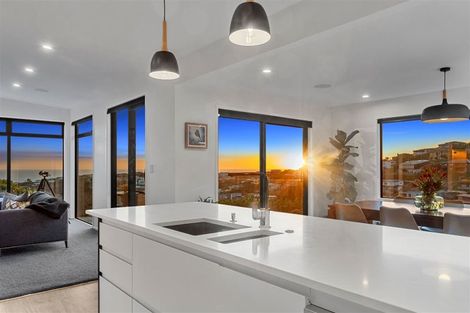 Photo of property in 17 Drayton Drive, Mount Pleasant, Christchurch, 8081