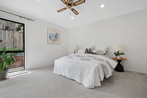 Photo of property in 9 Canonbie Place, East Tamaki Heights, Auckland, 2016