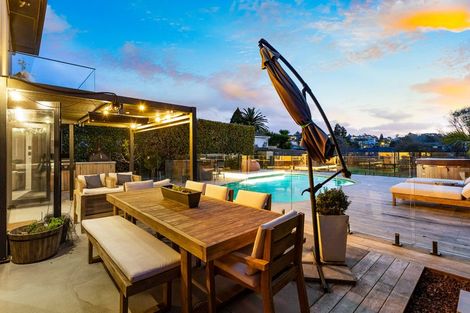 Photo of property in 172 Bleakhouse Road, Mellons Bay, Auckland, 2014