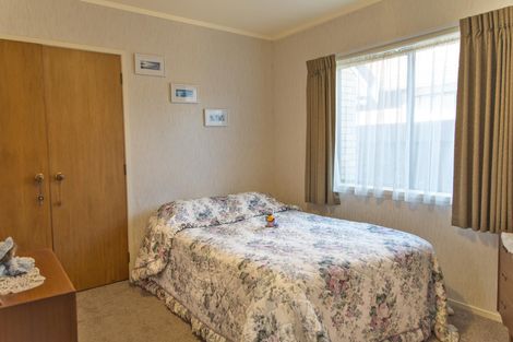 Photo of property in 12 Foxbridge Lane, Conifer Grove, Takanini, 2112