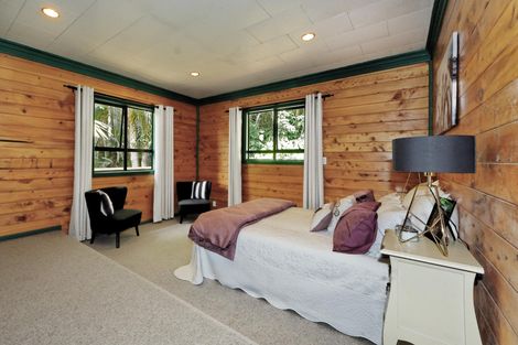 Photo of property in 40 Wood Bay Road, Titirangi, Auckland, 0604