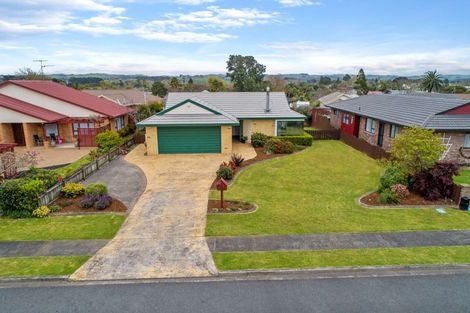 Photo of property in 9 Brookesmith Drive, Waiuku, 2123