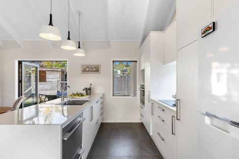 Photo of property in 6 Standish Place, Bayview, Auckland, 0629