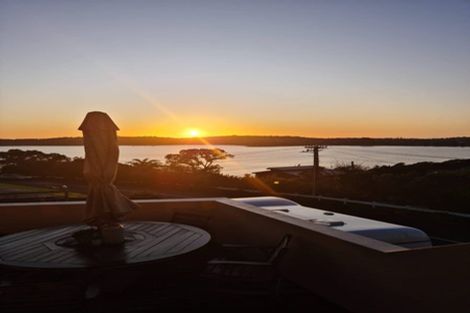 Photo of property in 2 Swann Beach Road, Stanmore Bay, Whangaparaoa, 0932