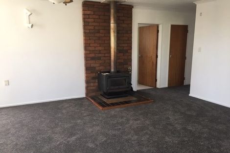 Photo of property in 2 Hewson Crescent, Otaki Beach, Otaki, 5512