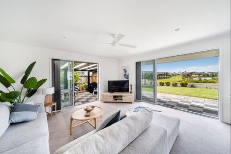 Photo of property in 2 Roto View, One Tree Point, 0118