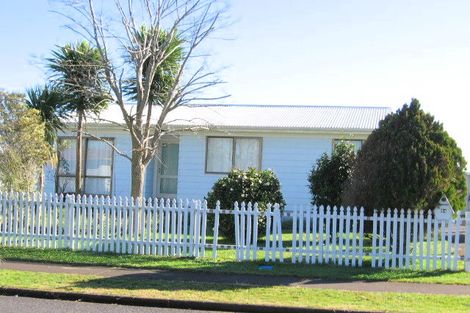 Photo of property in 44 Pukeroa Place, Papakura, 2110