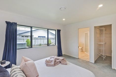 Photo of property in 8 Woodgate Court, Fitzherbert, Palmerston North, 4410