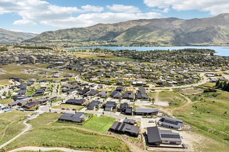 Photo of property in 16 Akitu Rise, Wanaka, 9305
