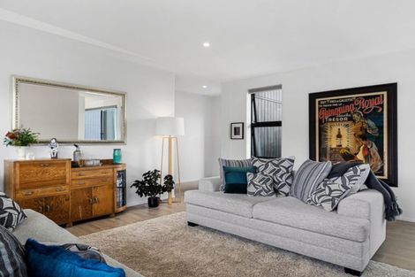 Photo of property in 16 Awanui Crescent, Matakana, 0985