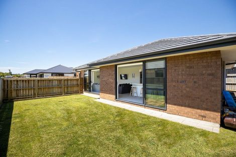 Photo of property in 15 Nukuroa Close, Waitara, 4320