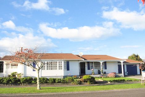 Photo of property in 18 Renata Road, Otaki, 5512