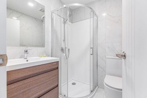 Photo of property in 5/3 Beach Road, Te Atatu Peninsula, 0610