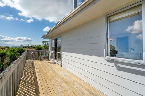 Photo of property in 2/14 Target Road, Totara Vale, Auckland, 0629