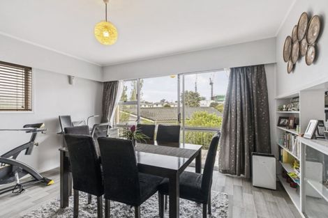 Photo of property in 2/15a Oates Road, Glen Eden, Auckland, 0602