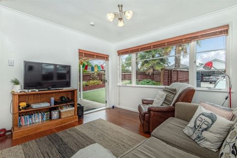 Photo of property in 46 Philomel Crescent, Bayswater, Auckland, 0622