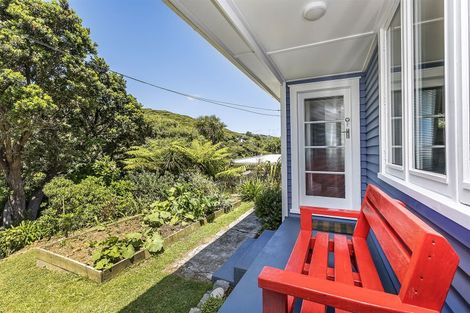 Photo of property in 65 Airlie Road, Plimmerton, Porirua, 5026