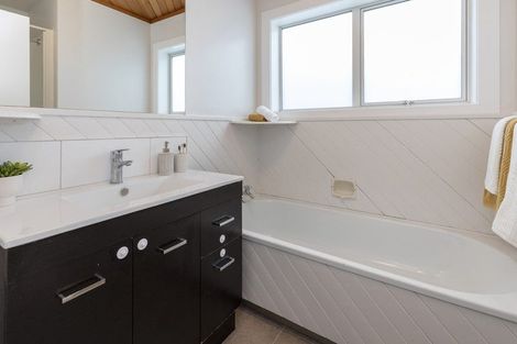 Photo of property in 12 Heathglen Avenue, Parklands, Christchurch, 8083