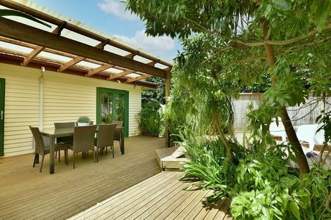 Photo of property in 45 Tindalls Bay Road, Tindalls Beach, Whangaparaoa, 0930