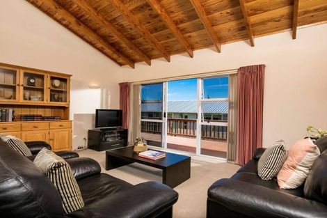 Photo of property in 928 East Coast Road, Northcross, Auckland, 0630