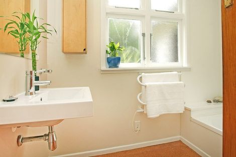 Photo of property in 6 Valley Street, Island Bay, Wellington, 6023