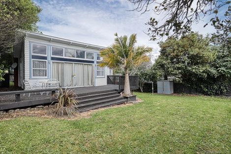 Photo of property in 140 Edmonton Road, Te Atatu South, Auckland, 0610