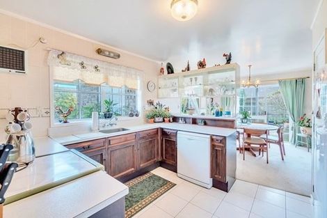 Photo of property in 15 Donzella Place, Conifer Grove, Takanini, 2112