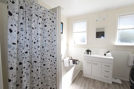 Photo of property in 1 Huia Street, Pahiatua, 4910