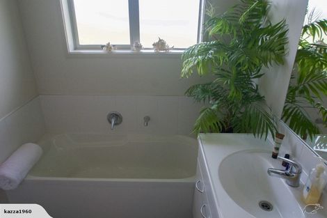 Photo of property in 5 Hamon Place, Pukehangi, Rotorua, 3015