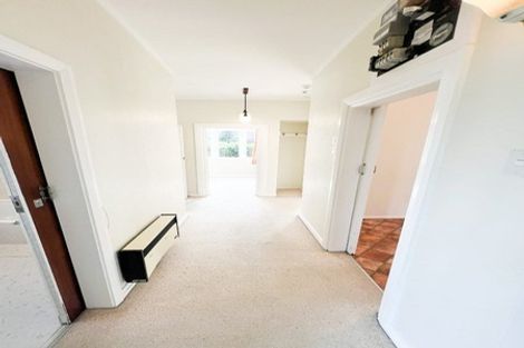 Photo of property in 18 Wavell Street, Karori, Wellington, 6012