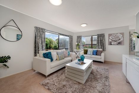 Photo of property in 2/77 Aberfeldy Avenue, Highland Park, Auckland, 2010