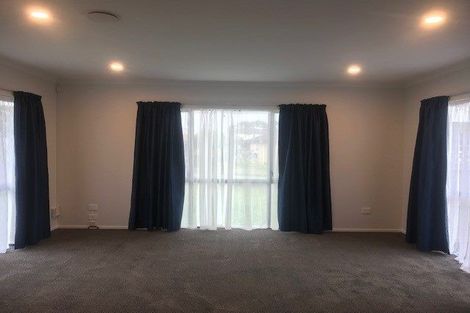 Photo of property in 1 Belcoo Crescent, East Tamaki, Auckland, 2013