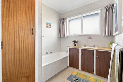 Photo of property in 7 Montana Place, Merrilands, New Plymouth, 4312