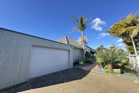 Photo of property in 2 Cliff Road, Torbay, Auckland, 0630