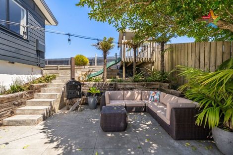 Photo of property in 20 Jasmine Grove, Maungaraki, Lower Hutt, 5010