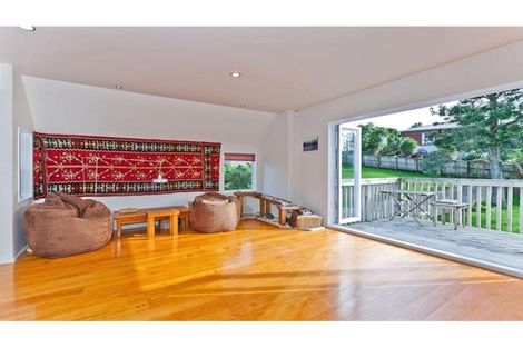 Photo of property in 19a Clairville Crescent, Wai O Taiki Bay, Auckland, 1072
