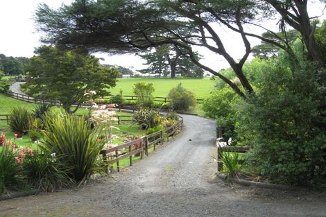 Photo of property in 42 Wintour Road, Waimauku, 0812