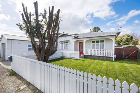 Photo of property in 15 Colombo Street, Hokowhitu, Palmerston North, 4410