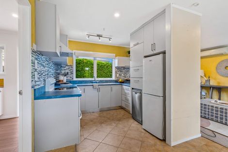 Photo of property in 1/32 Neil Avenue, Te Atatu Peninsula, Auckland, 0610