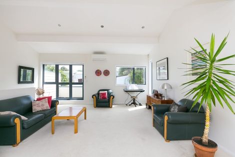 Photo of property in 28 Lawson Place, Mount Victoria, Wellington, 6011