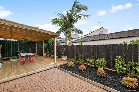 Photo of property in 30 Spalding Rise, Golflands, Auckland, 2013