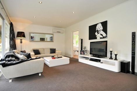 Photo of property in 61 Peach Road, Glenfield, Auckland, 0629