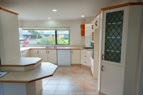 Photo of property in 33 Admiral Crescent, Flagstaff, Hamilton, 3210