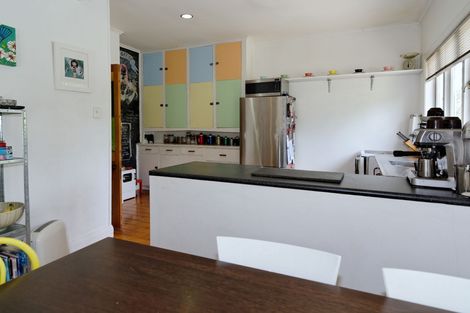 Photo of property in 19 Konini Road, Titirangi, Auckland, 0604