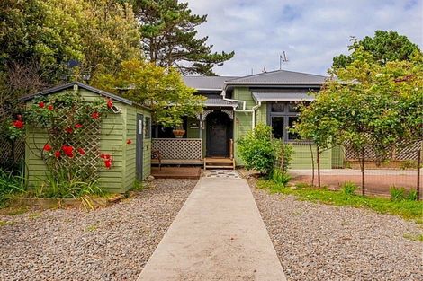 Photo of property in 7 Arthur Street, Waikawa Beach, Levin, 5573