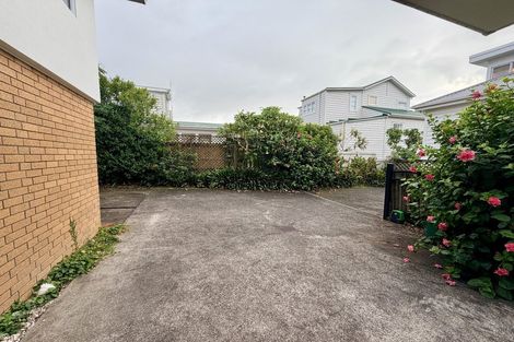 Photo of property in 2/30 Princes Street, Northcote Point, Auckland, 0627