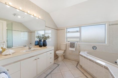 Photo of property in 1 Page Point, Mellons Bay, Auckland, 2014