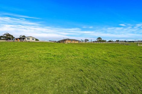 Photo of property in 118 Cottle Road, Taupaki, Henderson, 0782