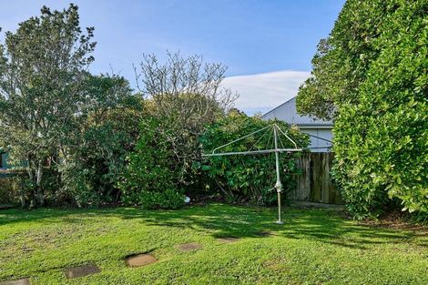 Photo of property in 4 Cambridge Street, Tawa, Wellington, 5028